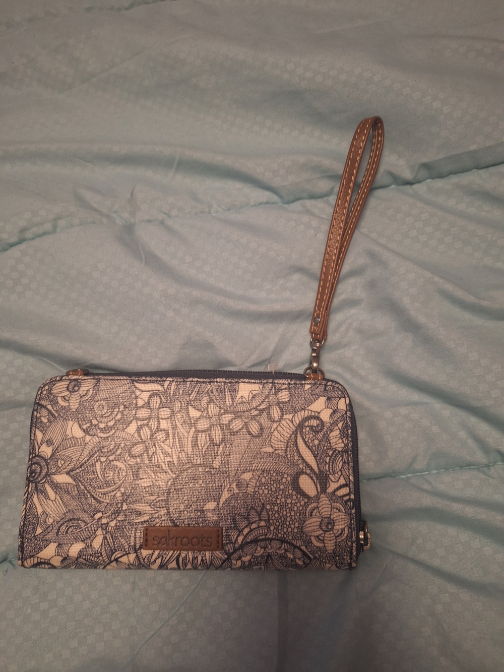 New !!! Sakroots Blue Floral Wristlet Wallet